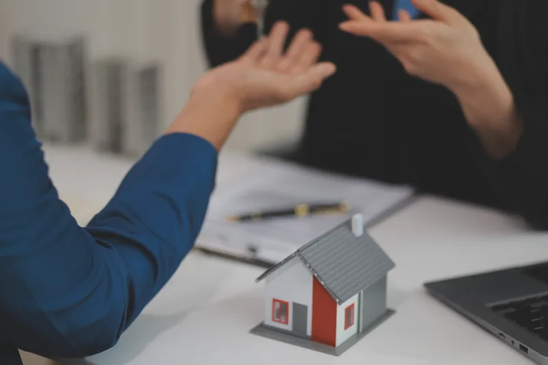 מה עושים כששוכר מסרב להתפנות מהנכס?